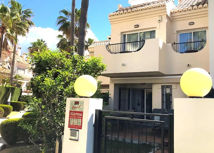 Stylish Townhouse In Beachfront Complex Nyaraló