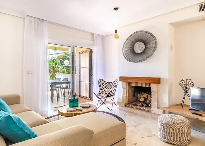 Stylish Townhouse In Beachfront Complex *