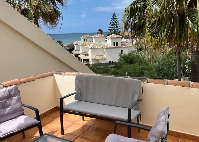 Stylish Townhouse In Beachfront Complex *