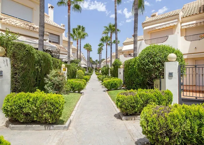 Stylish Townhouse In Beachfront Complex *