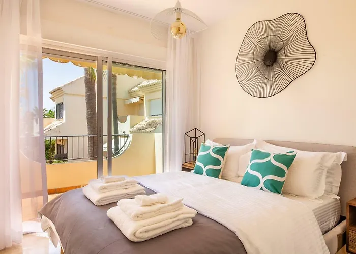 Stylish Townhouse In Beachfront Complex Holiday home *